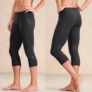 Athleta Relay Reflective Capri Crop Work Out Leggings